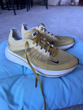 Nike Zoom Fly SP “Dark Citron” Carbon Running Sneakers US 7 mens / US 8 women’s